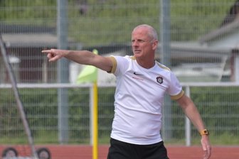 Fußball: Veilchen verabschieden sich vorzeitig aus Sachsenpokal der Frauen - FCE-Coach Alexander Zamzow war mit dem Auftritt seiner Elf nicht zufrieden.