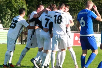 Fußball-Vogtlandklasse: SG Jößnitz und VfB Großfriesen liefern sich heißes Duell um den 2. Platz - Mit 5:0 gewann der VfB Plauen Nord überraschend das Hinspiel gegen den SSV Bad Brambach. Der will sich nun revanchieren und weiter in Richtung Meisterschaft marschieren.