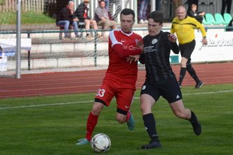 Fußball-Vogtlandliga: Welcher Abstiegskandidat hat das schwerste Restprogramm? - Treuens Kenneth Mierendorf (links) erzielte fast die Hälfte aller FSV-Tore.