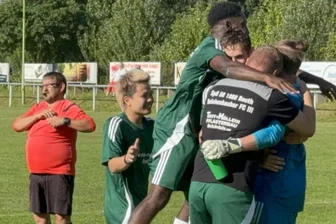 Fußball-Vogtlandpokal: Das Team aus Bergen könnte zum Auswärtsspiel nach Trieb laufen - Es war wohl die Überraschung in Runde 1: Der 5:4-Sieg der SpG Reuth/RFC III im Elfmeterschießen gegen Lok Plauen.