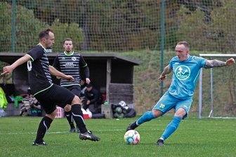 Fußball-Westsachsenliga: Am Waldenburger Sieg scheiden sich die Geister - Für die frühe Waldenburger Führung gegen Reinsdorf-Vielau sorgt in dieser Szene Maximilian Hennig (rechts).