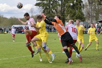 Fußball-Westsachsenliga: Meeraner SV macht das Spitzenspiel in Neukirchen zur klaren Angelegenheit - Neukirchens Torhüter Linus Eiber stand am Sonntag im Spitzenspiel gegen Meerane oft im Fokus.
