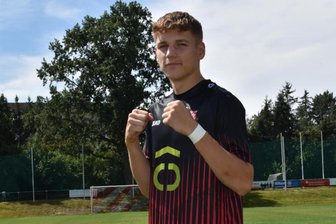 Fußball-Westsachsenliga: Youngster des Ebersbrunner SV avanciert mit besonderem Doppelpack zum Spieler der Woche - Maurice Karl boxt sich in seinem ersten Jahr bei den Männern durch.