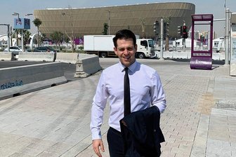 Fußball-WM: FDP-Politiker aus Lichtenau macht sich ein Bild von Katar - Stippvisite im Wüstenstaat: Bei der Tour durch Katar machte Philipp Hartewig mit der deutschen Delegation auch kurz am Lusail-Stadion nördlich von Doha Halt. Dort wird das Endspiel der WM ausgetragen. 