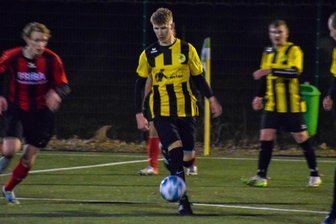 Fußballer des SC Altmittweida starten mit hoher Niederlage und Remis in die Vorbereitungsspiele - SCA-Akteur Pascal Claußnitzer (M.) wirkte in beiden Partien mit und traf in Thalheim doppelt.
