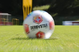 Fußballer des SV Merkur Oelsnitz kommen noch nicht richtig ins Rollen - Symbolbild.