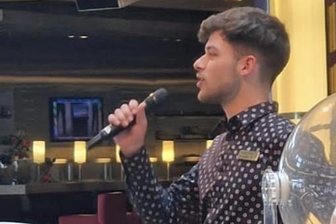Fußballer von Germania Mittweida fährt als Entertainer mit der Aida durch die Karibik - Entertainer am Mikrofon: In den vergangenen Monaten ist Adrian Wild auf dem Kreuzfahrtschiff Aida gewesen und hat auch Bingoabende moderiert. Nun will er mit sportlichen Leistungen für Stimmung sorgen.