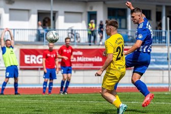 Fußballer von Germania Mittweida zeigen gegen Sachsenligist gute Ansätze - Leandro Schüßler (r.) wechselte im Sommer vom TSV Einheit Claußnitz zu Germania Mittweida. Im Testspiel gegen Fortuna Chemnitz lief der Neuzugang in der Abwehrreihe auf.