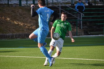 Fußballer: Zschorlauer mit herber Testspielpleite, Sosa und Auerhammer überzeugen - Auch der FC Schönheide mit Robin Eisenreich (r., hier gegen Oliver Fuhrmann) testete am Wochenende, gewann 3:1 gegen den VfL Chemnitz II.