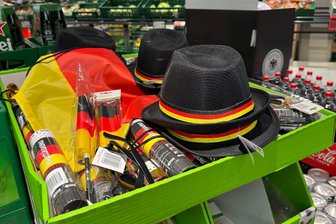 Fußballeuphorie in Zwickau gedämpft? Warum es im Handel kaum WM-Fanartikel gibt - Nur in wenigen Geschäften sind WM-Fanartikel vorrätig. Das Bild entstand im Kaufland in Pölbitz.