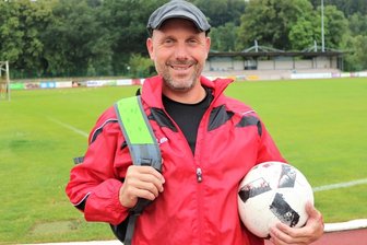 Fußballfan wandert 1000 Kilometer für den TSV Flöha - Andre Schäfer wanderte mehr als 1000 Kilometer, um alle Auswärtsspiele des TSV Flöha in der Fußball-Landesklasse zu sehen. 
