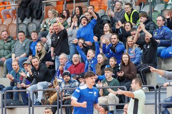 Fußballfans verunsichert: Vorstoß zur Verlegung der Finalrunde des Hallenturniers ins neue Plauener Sportforum sorgt für Wirbel - Die Zuschauerplätze in der Einheit-Halle Wieprechtstraße – das Foto entstand zur Zwischenrunde – sind auf 850 Fans begrenzt.