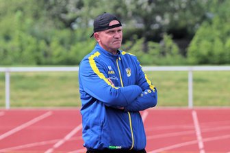 Fußballtrainer des Hainichener FV: „Es ist nur eine Kopfsache“ - Sechs Spiele bleiben den Fußballern des Hainichener FV mit Trainer Andreas Frohs noch, um den Gang in die Mittelsachsenklasse zu vermeiden.