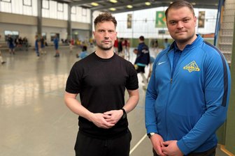 Fußballverein im Erzgebirge vollzieht Generationswechsel – und nennt ein großes Ziel - René Leistner (r.) und Sebastian Kurfürst haben den Vorsitz des FSV Zwönitz übernommen und sich sportlich ein Ziel gesetzt.