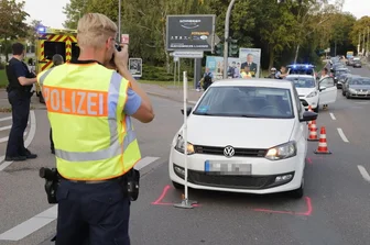 Fußgänger bei Unfall schwer verletzt - Bei einem Unfall an der Kreuzung Frankenberger/Dresdner Straße ist am Sonntag ein Mensch schwer verletzt worden.