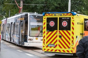 Fußgänger von Straßenbahn erfasst - Die Straßenbahn erfasste auf der Kleinfriesener Straße einen Fußgänger.