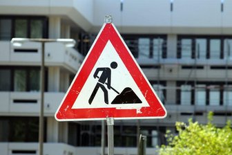 Fußgängerbrücke im Küchwald wird gebaut -