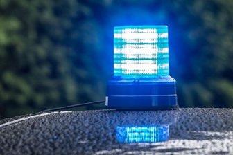 Fußgängerin bei Auto-Unfall leicht verletzt -
