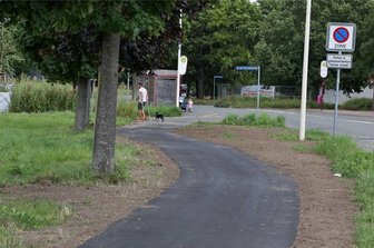 Fußweg in Glauchauer Sachsenallee fertig - Der Fußweg an der Glauchauer Sachsenallee, nördlich des neuen Eigenheimgebietes, ist fertig. 