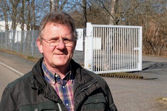 Futron kehrt an Wiege des DDR-Kälteanlagenbaus in Netzschkau zurück - Futron-Chef Jörg Fuhrmann am Erweiterungsstandort. Die Zufahrt von der Friedensstraße wird vergrößert, um Platz für den Lieferverkehr zu schaffen.
