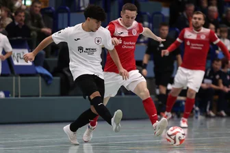 Futsal-Bundesliga: Welches Lob der Co-Trainer der Nationalmannschaft an HOT 05 aussprach - Taras Onufrak (im Zweikampf rechts) machte für HOT 05 mit zwei Treffern den Sieg gegen Berlin sicher.