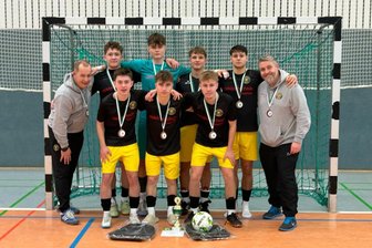 Futsal-Landesmeisterschaft: A-Junioren des VfB Auerbach und D-Junioren des VFC Plauen landen auf Platz 3 - Die A-Junioren des VfB Auerbach spielten sich zur Futsal-Landesmeisterschaft bis auf Platz 3.