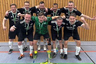 Futsal-Landesmeisterschaft: Diesen Oldies aus dem Erzgebirge gelingt ein überraschender Coup - Die Thalheimer Ü40-Kicker waren bei der Futsal-Landesmeisterschaft nicht zu schlagen.
