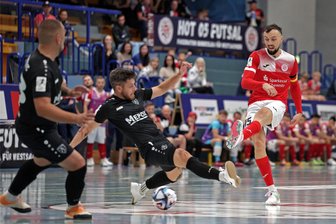 Futsal-Spitzenspiel: Wo Hohenstein-Ernstthal seine Chance wittert - Christopher Wittig (rechts) und seine Teamkollegen von HOT 05 Futsal bekommen am Samstag Besuch aus Hamburg.