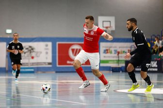 Futsal: Traum von Nationalmannschaft geht für Hohensteiner in Erfüllung - Ermin Kojic (rotes Trikot) von HOT 05 Futsal hat den Sprung ins Nationalteam geschafft.