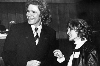 Gabi Thieme: Die Frau für Mord und Totschlag - Thomas Gottschalk beim Interview mit ADN-Redakteurin Gabi Thieme im Jahr 1990 in der Freiheitshalle Hof nach der ZDF-Sendung „Wetten dass ...?“.