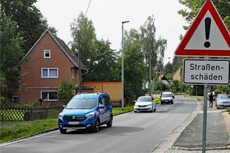 Gablenz wegen Bauarbeiten bald sechs Wochen dicht - Bald rücken Baufahrzeuge an: Die Schäden an der Ortsdurchfahrt Gablenz sollen innerhalb von sechs Woche verschwinden.