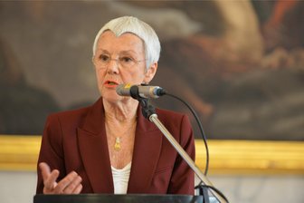 Gabriele Krone-Schmalz in Freiberg: Stehende Ovationen für „Russlandversteherin“ - Journalistin und Autorin Gabriele Krone-Schmalz sprach am Mittwochabend im ausverkauften Städtischen Festsaal in Freiberg.