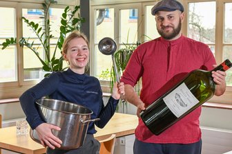 Gänsefleisch-Burger und Rotkrautsuppe: Chemnitzer Spitzenköche und ihre Tipps für die Reste des Weihnachtsessens - Luisa Herrmann und Lucas Sander sind das Koch-Team im Restaurant Villa Esche.