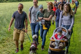 Gäste aus ganz Sachsen bei Tour durchs Vogtland dabei - Sechs, zwölf, 19 oder 28 Kilometer: Für Wanderfreunde aus ganz Sachsen boten sich am Samstag vier verschiedene Touren rund um Grünbach an.