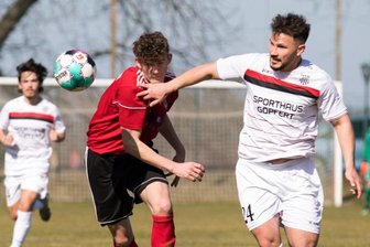 Gäste verderben Fortunas Fußballfest - Ausgebremst: Die Langenau um Kevin Arslan (l.) kamen am Sonntag nicht an den gut gestaffelten Bannewitzern vorbei.