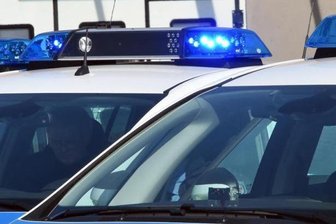 Gäste wollten ihn aufhalten: 18-Jähriger setzt sich nach Party betrunken hinters Steuer - 