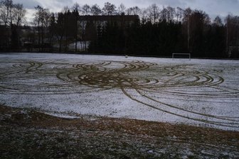 Gahlenz: Unbekannte verwüsten Sportplatz - 