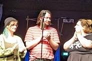 Teilnehmerinnen und Teilnehmer der Poetry-Slam-Galashow am Dienstagabend im Chemnitzer Spinnbau.  