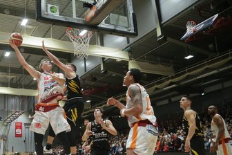Galavorstellung der Niners gegen Bundesligaabsteiger -