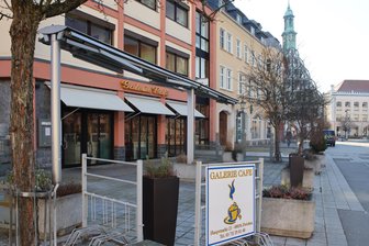 „Galerie Café“ in Zwickau schließt: Wie es im Lokal am Hauptmarkt weitergeht - Das „Galerie Café“ in Zwickau hat geschlossen. Voraussichtlich Mitte Mai wagt ein neuer Pächter den Neustart.