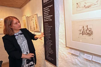 Galerie e.o.plauen präsentiert in Plauen neue Ohser-Ausstellung „Unter Druck“ - Kuratorin Iris Haist bringt den Besuchern Erich Ohser und seine Zeit im Berliner Presseviertel zu Zeiten des Nationalsozialismus näher. Eine besondere Rolle spielt dabei der Ullstein-Verlag.