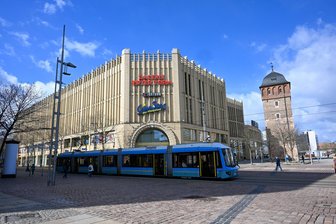 Galerie Roter Turm: Betrunkener wollte Sicherheitsdienst in den Bauch stechen - Der Sicherheitsdienst überwältigte am Samstag einen Messerangreifer.