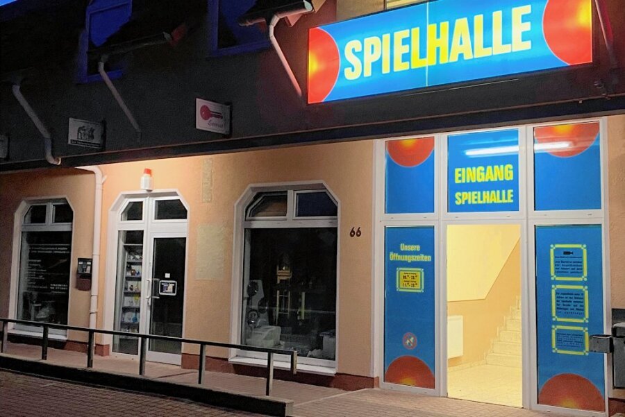 Game over? Frankenberg erhöht Vergnügungssteuer - Spielhalle in der Gutenbergstraße in Frankenberg. 