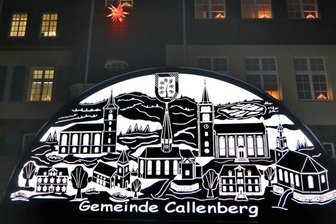 Ganz aus Aluminium: Schwibbogen in Falken -