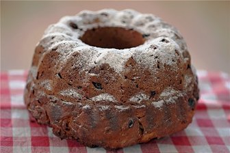 Ganz einfach? - Der Gugelhupf - einfach und gut. Oder zu einfach in einer Zeit, in der soziale Medien im Internet tausende Möglichkeiten der Lebensgestaltung zeigen und es lieber ein bisschen mehr als zu wenig sein darf?