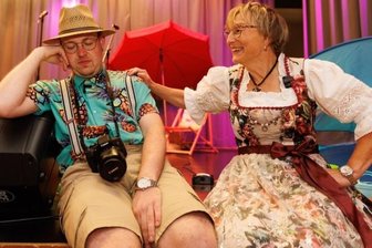 Ganz schön ausgeschlafen, der Erzgebirger - So ermüdend war das Programm keinesfalls. Im Gegenteil: Robby Schubert und Carmen Krüger führten gewohnt amüsant durch die Show. 