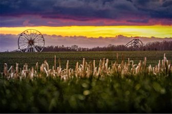 Ganzjahrestourismus: Sonnenlandpark Lichtenau bekommt 350.000 Euro - Ein Farbenspiel im Sonnenlandpark Lichtenau mit Riesenrad und Rutsche. Am Freitag beginnt die Wintersaison.