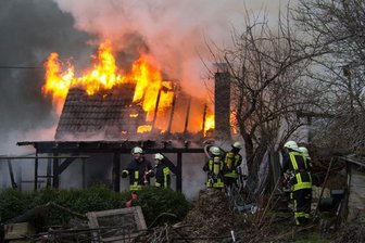 Garage samt Nebengebäude niedergebrannt -