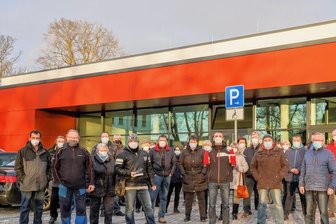 Garagen-BI will Stadtrat Auerbach Fragen stellen - Bereits im März vergangenen Jahres haben Auerbachs Garagenbesitzer ihren Unmut über den Umgang mit den Garagenpachtverträgen vor einer Stadtratssitzung in der Schlossarena kundgetan.