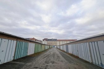 Garagen-Deals per Internet: Plauen stoppt illegale Verkäufe - Zu den größten Garagenanlagen Plauens gehört die an der Knielohstraße. Die Besitzverhältnisse sind kompliziert, es gibt viel Unwissen. 